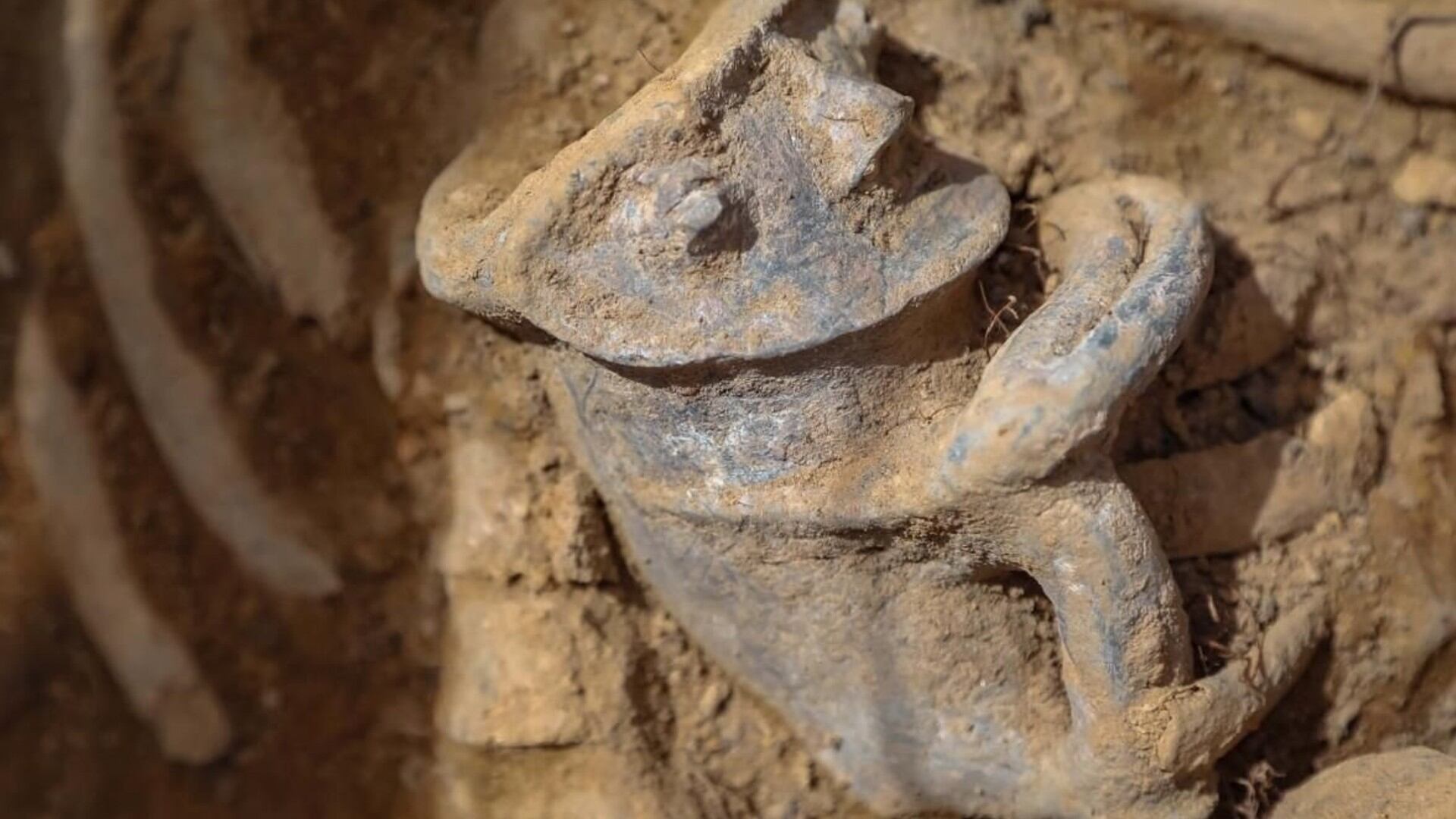 Piezas arqueológicas en medio de la ampliación de la avenida Caracas en Bogotá.
