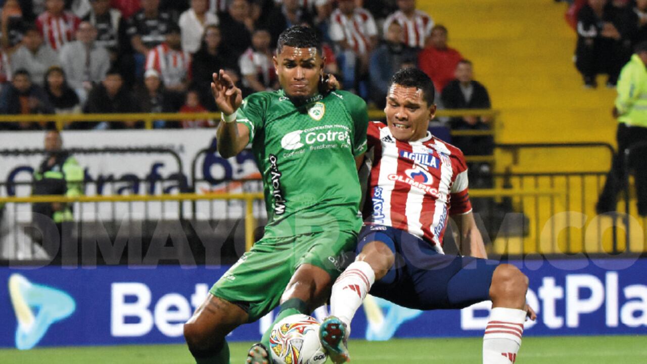 Carlos Bacca frente a La Equidad.