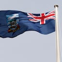 Bandera de las islas Malvinas ondeando en el mástil de Downing Street, residencia oficial del primer ministro británico, David Cameron, en Londres. Hoy se cumplen 30 años del fin de la guerra. (Efe)