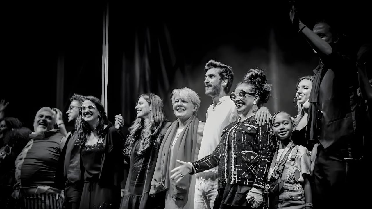 Una experiencia musical a través del álbum “Love” de Los Beatles, al ritmo de clásicos como "I Want to Hold Your Hand", "Drive My Car", "Something", "Yesterday" y más, interpretados en vivo por la gran banda Classicstone.