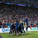 Tras finalizar el primer tiempo abajo en el marcador por dos goles, Francia logró empatar y obligó al alargue. En los 30 minutos del tiempo extra continuó el drama y hubo un gol para cada escuadra, dejando la definición en los penales.