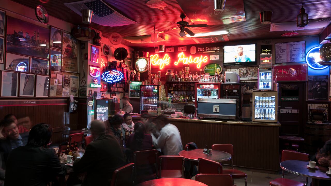 Vida nocturna en Bogotá (Café Pasaje). (Photo by Thierry Tronnel/Corbis via Getty Images)