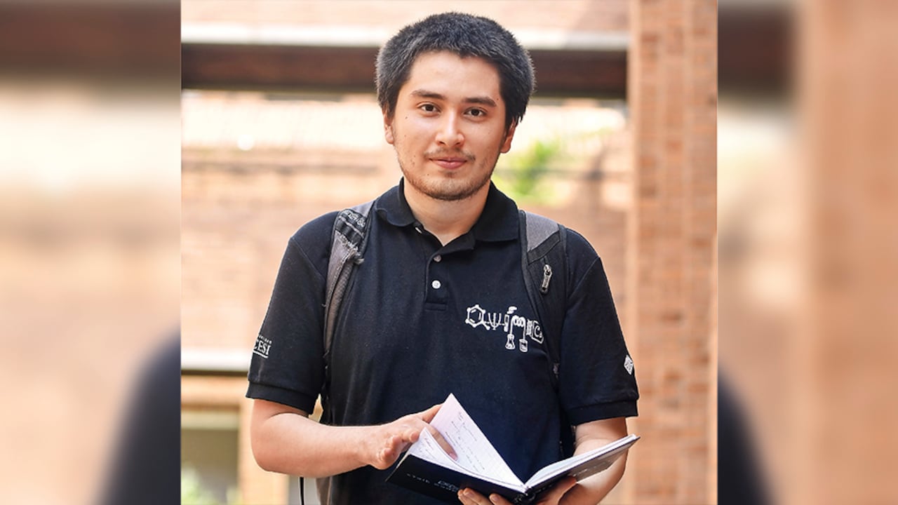 Obtuvo, en su momento, uno de los puntajes más altos en las pruebas del Icfes y eso le abrió la puerta para estudiar becado durante toda la carrera en la universidad.