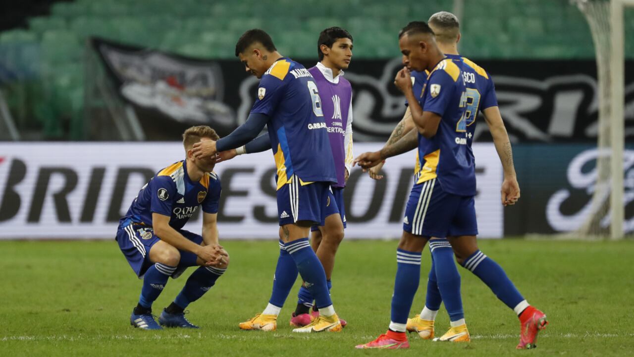 Jugadores de Boca Juniors tras quedar eliminados de la Copa Libertadores. Foto: AP/Bruna Prado