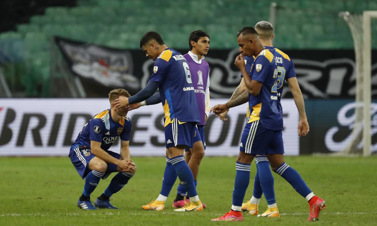 Jugadores de Boca Juniors tras quedar eliminados de la Copa Libertadores. Foto: AP/Bruna Prado