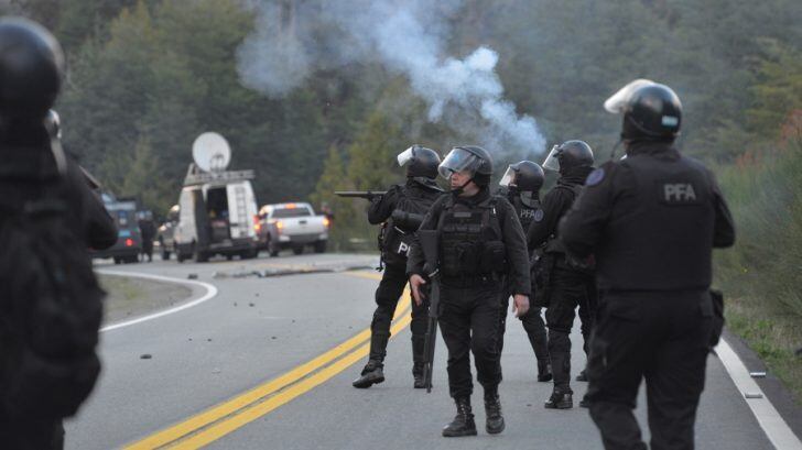 La ministra argentina de las Mujeres, Género y Diversidad, Elizabeth Gómez Alcorta, renunció el viernes a su cargo en rechazo a un desalojo policial de tierras reclamadas por la comunidad mapuche en la Patagonia, en el sur del país.