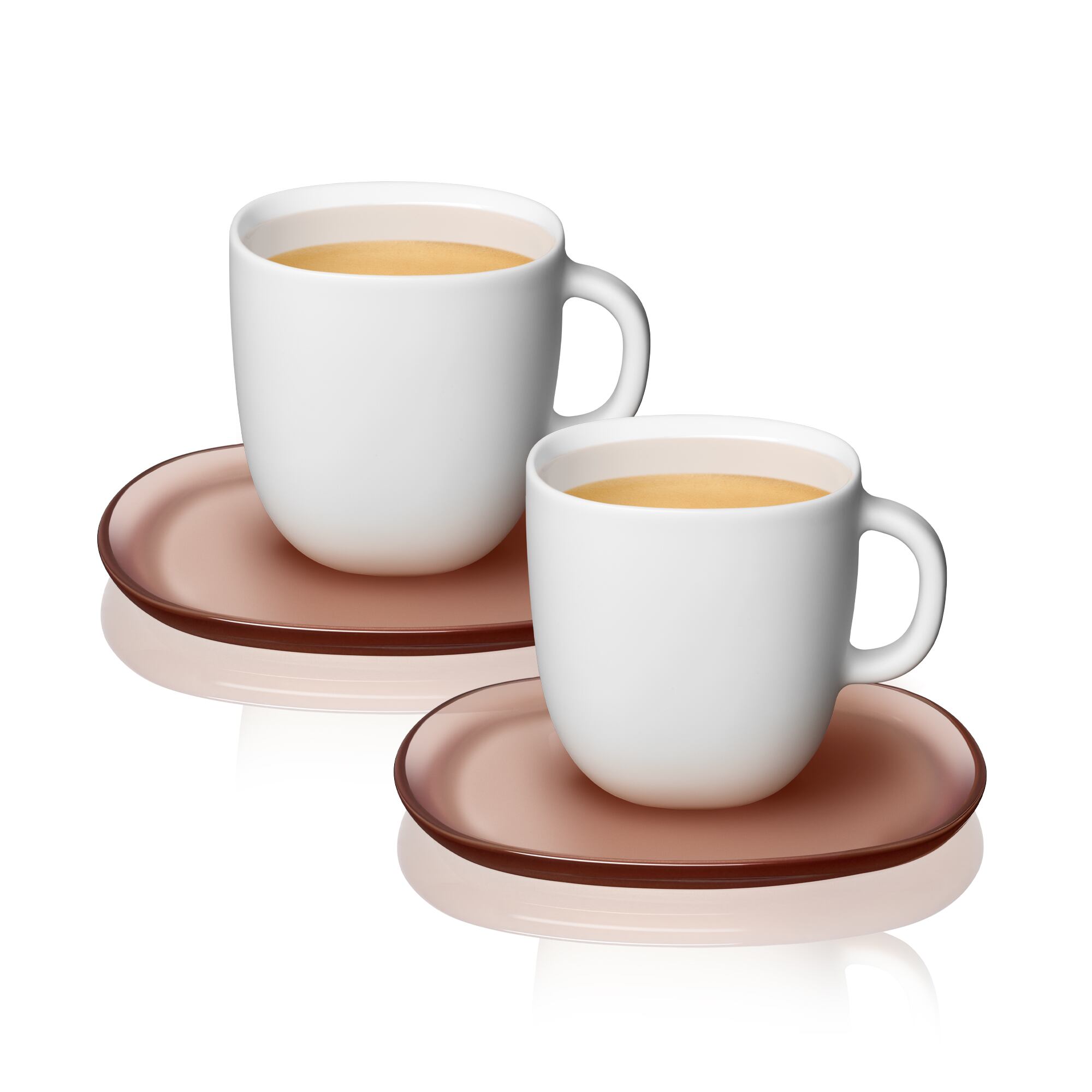 La forma orgánica y atemporal de las tazas brindan una sensación de intimidad y calidez.