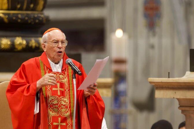 “Recemos para que Dios conceda a la #Iglesia el #Papa que mejor sepa despertar las conciencias de todos y las fuerzas morales y espirituales en la sociedad actual, caracterizada por un gran progreso tecnológico, pero que tiende a olvidarse de Dios”, dijo.