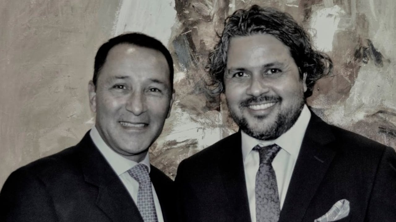 El pintor Diego Ramos y el torero César Rincón. Ramos es el autor de las pinturas de las seis salidas a hombros de César Rincón en Las Ventas de Madrid.