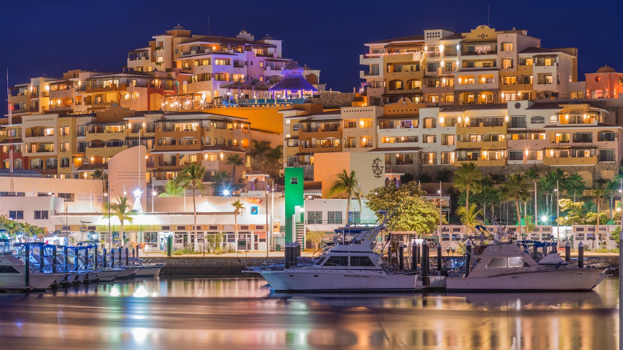 Paisaje nocturno de Los Cabo San Lucas, México.