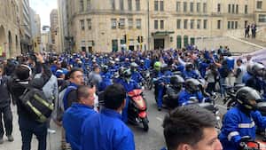Manifestación de trabajadores de 4-72 en el Ministerio de las TIC, edificio Murillo Toro.