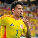 Luis Díaz tuvo la revancha desde el punto penal y anotó el primer gol de la noche.