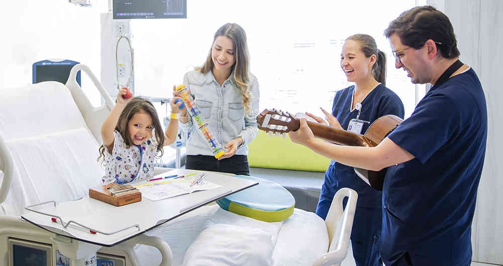 La Fundación Santa Fe de Bogotá centra su modelo de atención en entender y respetar los valores, preferencias y necesidades de sus pacientes.