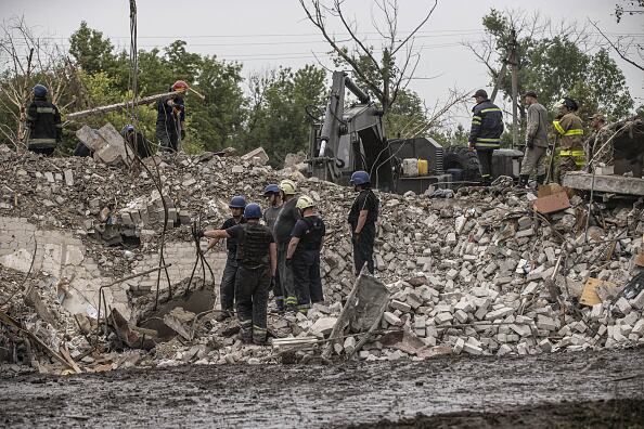 Consecuencias del bombardeo ruso en Chasiv Yar, Ucrania.