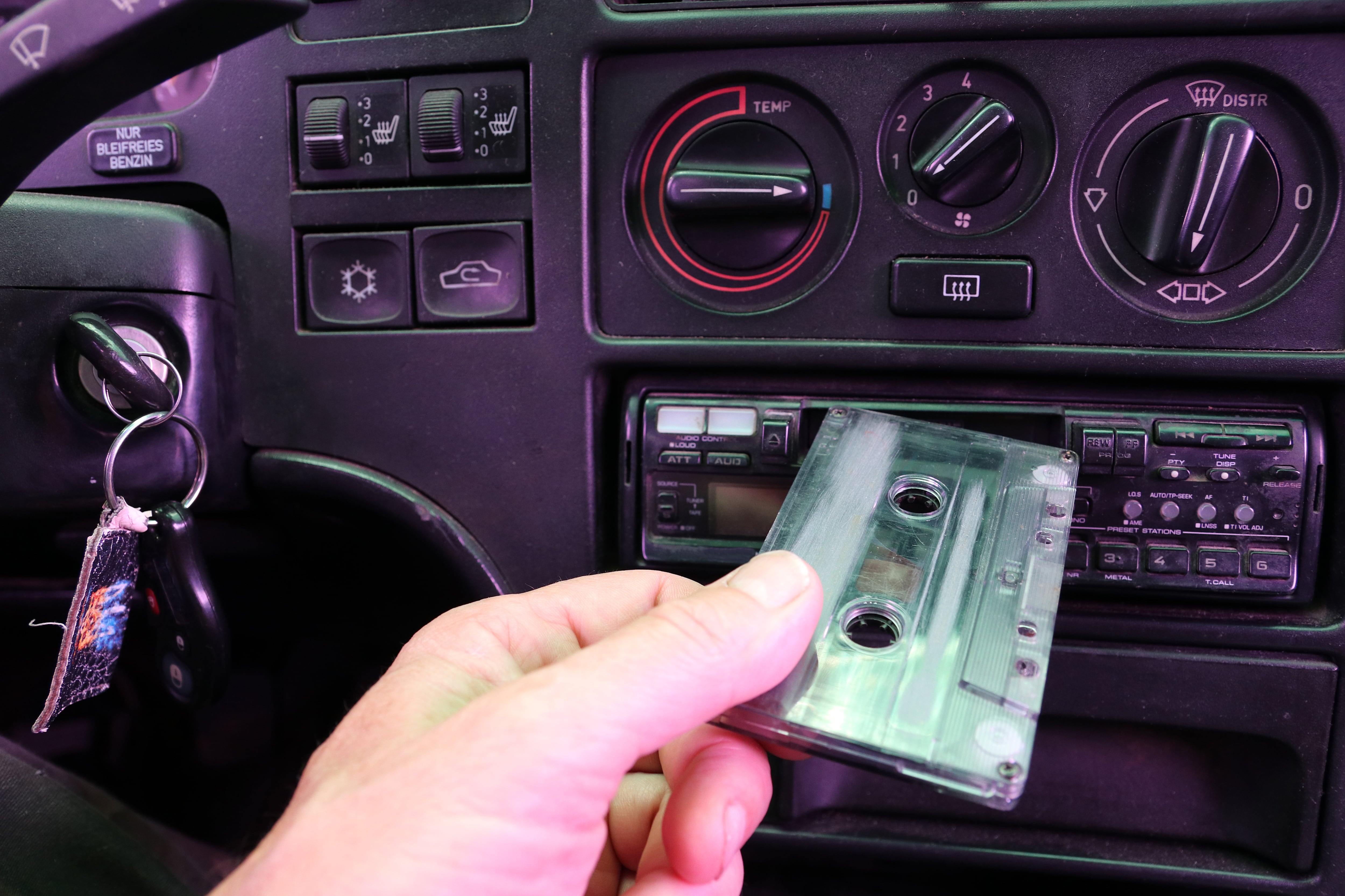 Los reproductores de cassette desaparecieron y dieron paso a lectores de CD y sistemas de conexión Bluetooth