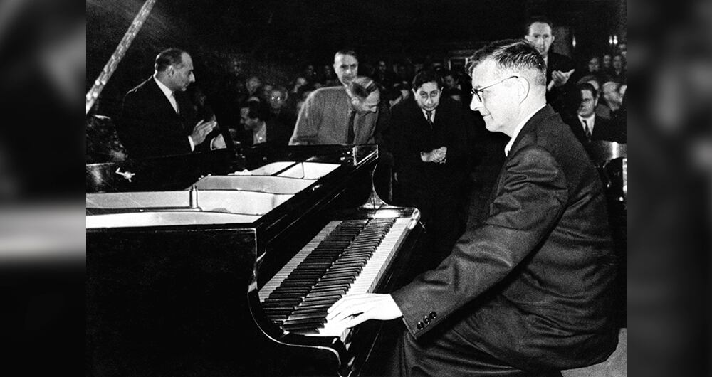 La velocidad con que escribía apenas podría compararse con Mozart. Shostakóvich podía escribir una sinfonía y orquestarla en apenas unas semanas.