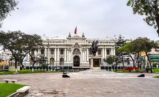 El congreso de Perú debate el adelanto de las elecciones luego de las fuertes protestas. Foto: Getty Images.