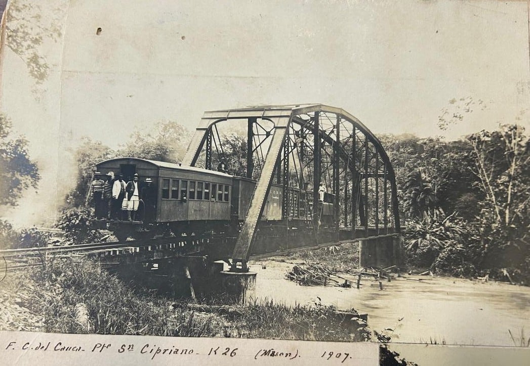 La historia de los ferrocarriles y la aviación se pueden consultar en el Archivo General de la Nación