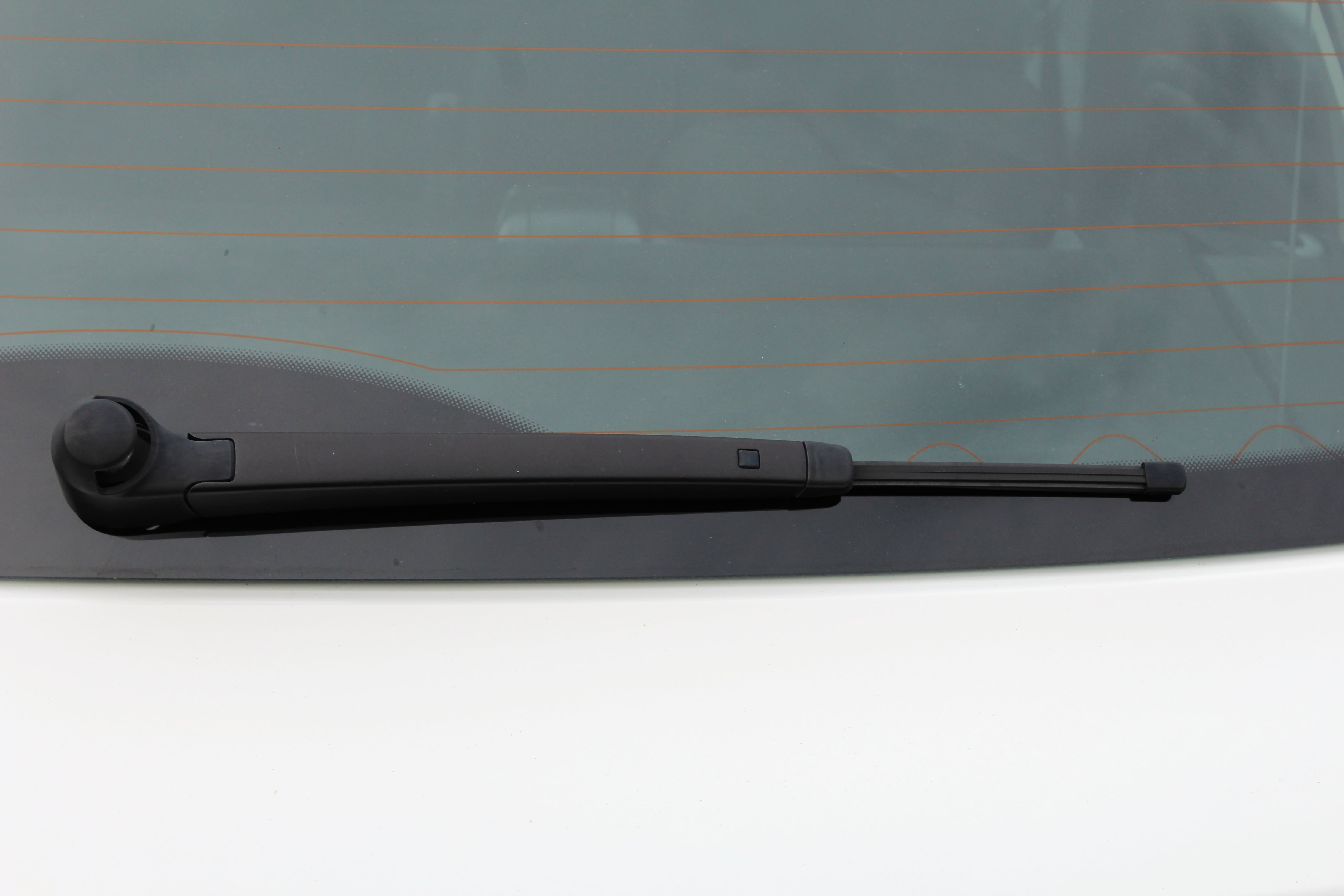 Líneas del vidrio trasero de un carro