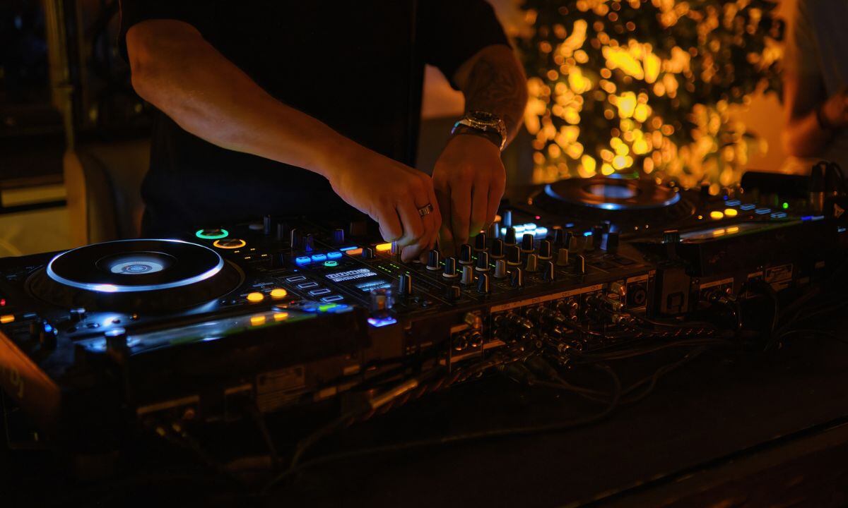 Robo a músicos de Monsieur Periné.