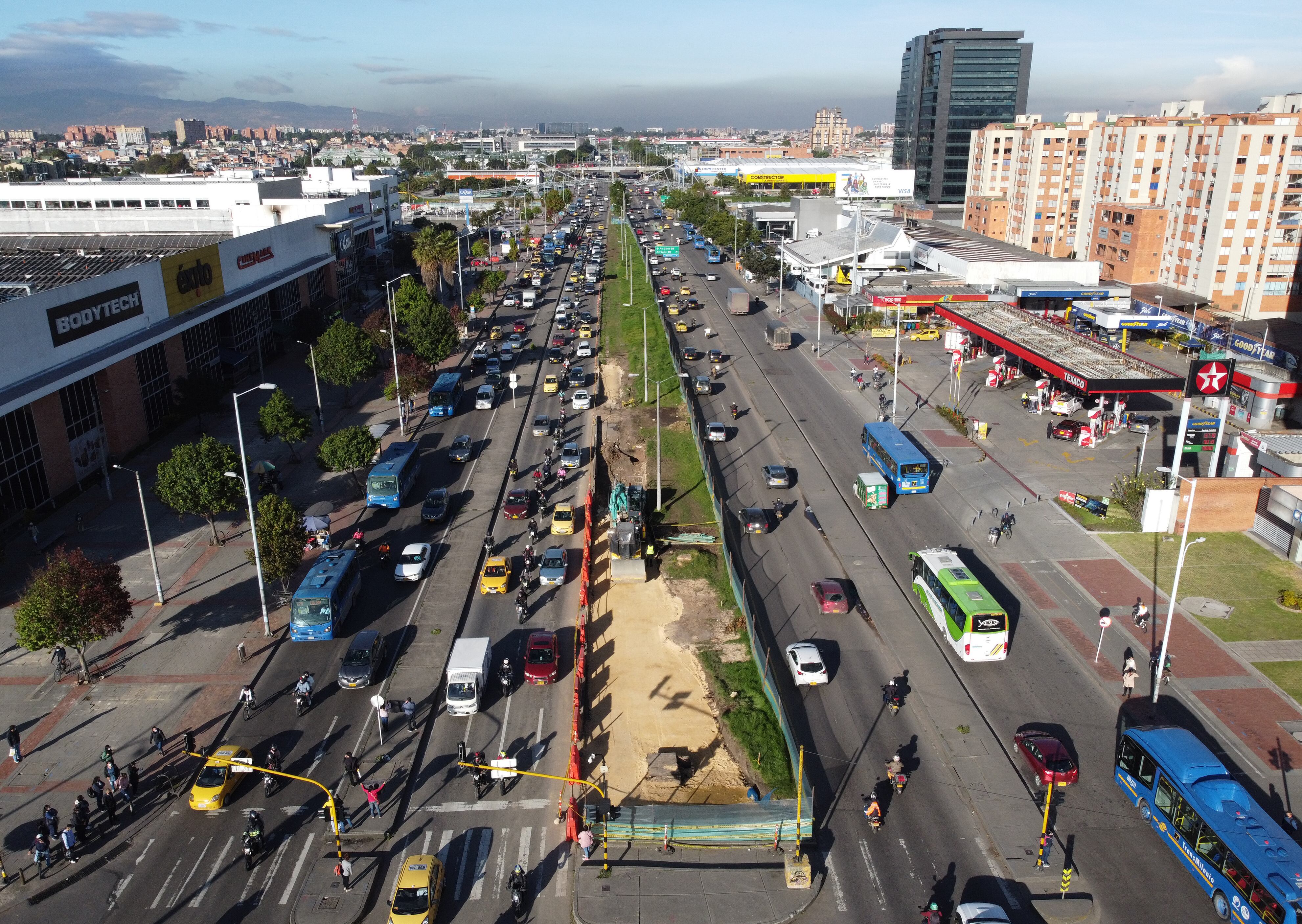 Construcción del sistema Transmilenio en la avenida 68 por el IDU
obras en la troncal de transmilenio calle 98
Bogota agosto 23 del  2021
Foto Guillermo Torres Reina / Semana