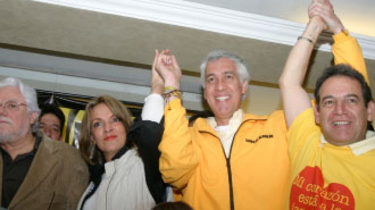 El resultado de la consulta interna del Polo, el 8 de julio,produjo diversas reacciones. La felicidad del ganador Samuel Moreno contrasta con la resignación de María Emma Mejía y la preocupación de Carlos Gaviria. Hernando Gómez Serrano, tercero en la pelea, sonríe