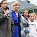 Juan Carlos Monedero, al lado de la congresista María José Pizarro, acompañó a Gustavo Petro a votar.