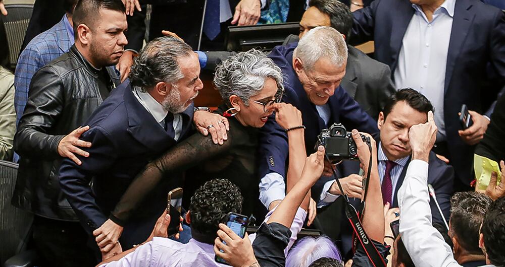 Según Montealegre, la plenaria del Senado tenía que decidir si aceptaba o no la impugnación de la senadora María José Pizarro. Para él, la competencia para revisar el decreto es de la Corte Constitucional y no del Consejo de Estado, pero en un control posterior.