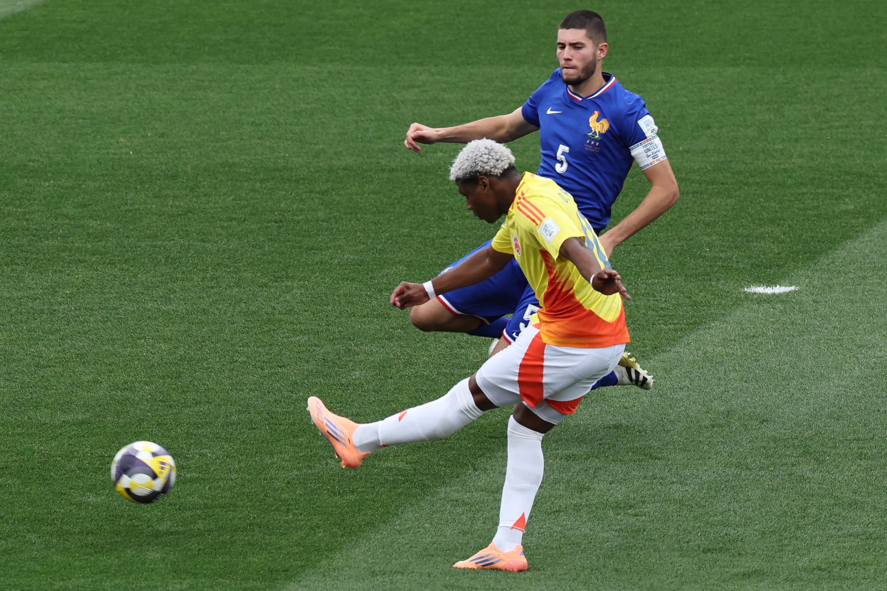 Elyaz Zidane perdiendo el duelo ante Óscar Perea en el Mundial Sub-20
