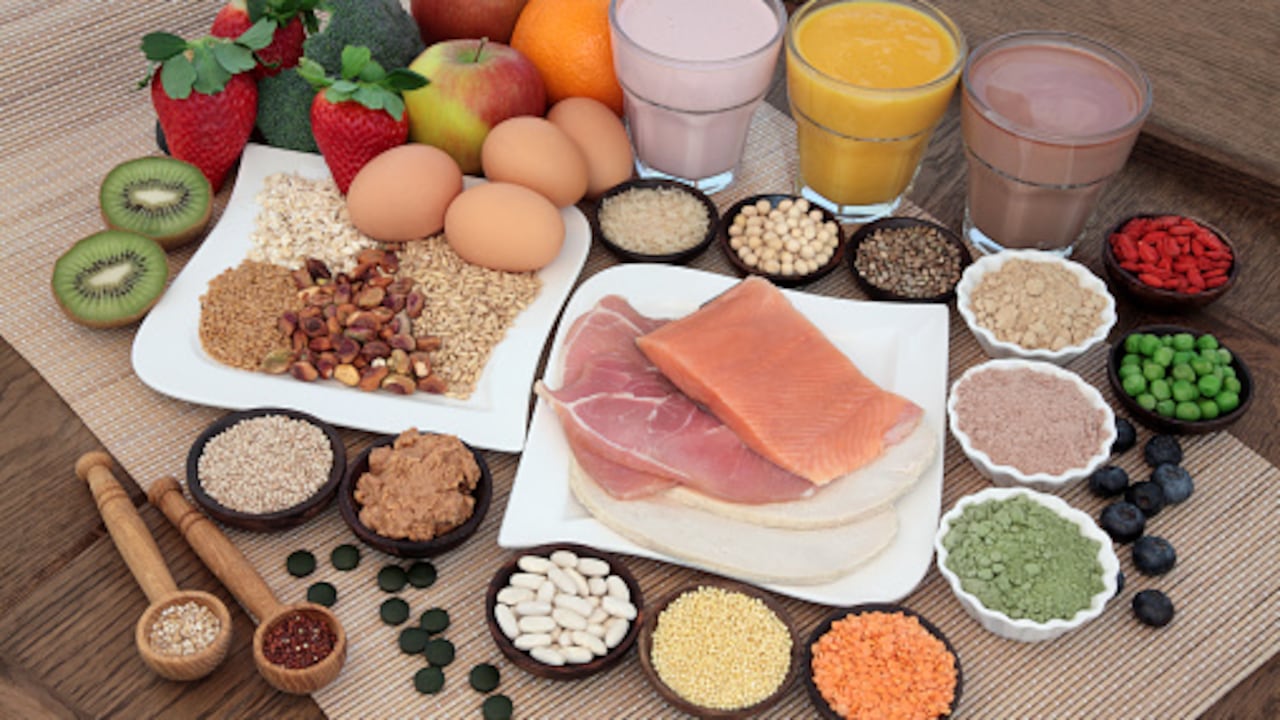 La alimentación saludable es fundamental para retrasar el envejecimiento.