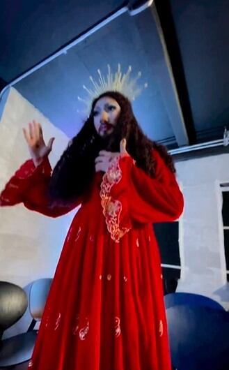 Luka Vega, como se hace llamar, quiso disfrazarse pero terminó detenido