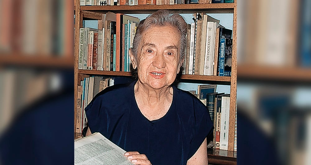 Egresada de la Escuela Normal Superior.