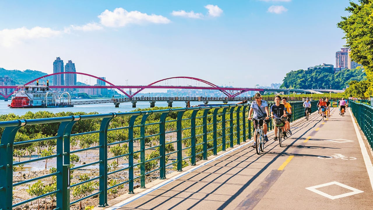 Una de las vías para bicicleta en las inmediaciones del puente Guandu. La ciudad cuenta con 300 kilómetros de este tipo de carrilles