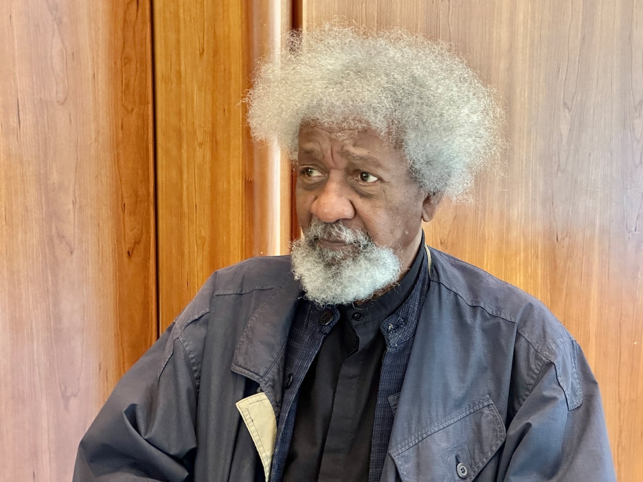 Soyinka, reconocido por su lucha contra los regímenes autoritarios, afirmó que su crítica a Donald Trump como “Idi Amin en cara blanca” provocó represalias diplomáticas