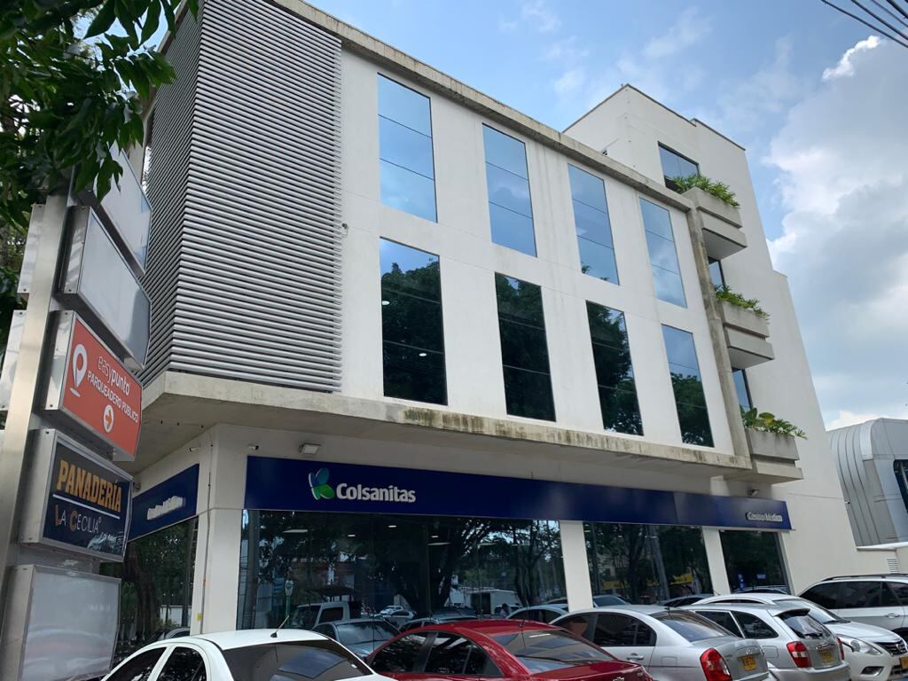 Edificio Sanitas en Cuidad Jardín en Cali.