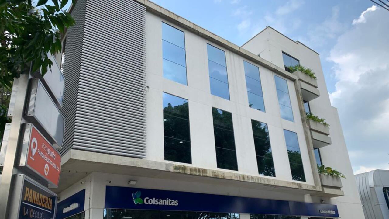Edificio Sanitas en Cuidad Jardín en Cali.