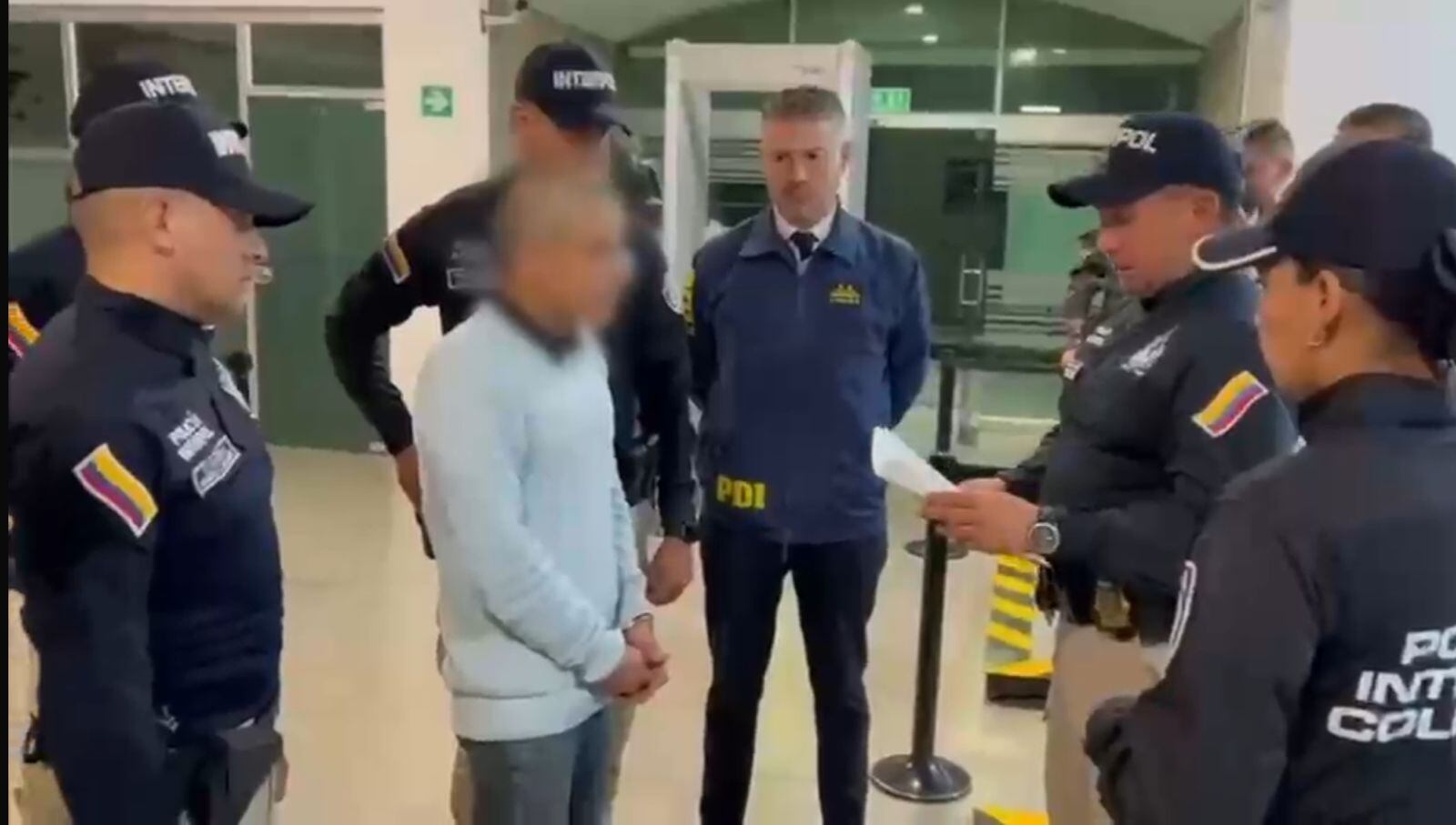 Policía de Colombia entrega a Chile a presunto integrante del Tren de Aragua.