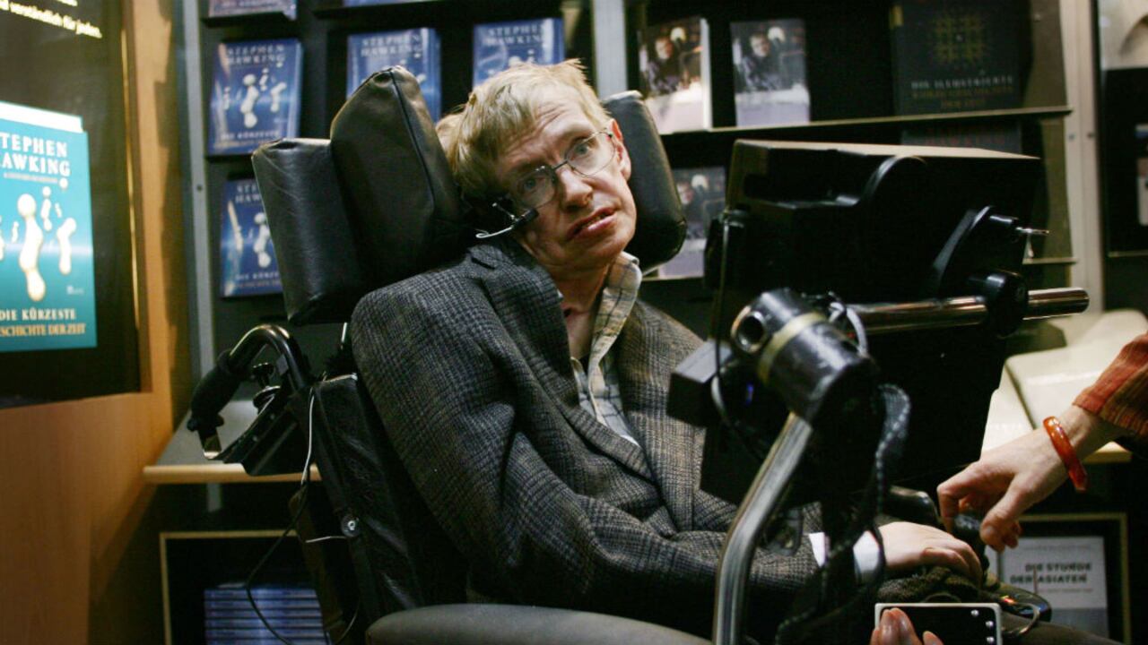 El físico británico Stephen Hawking, en una feria literaria en Frankfurt, Alemania, 19 de octubre, 2005.