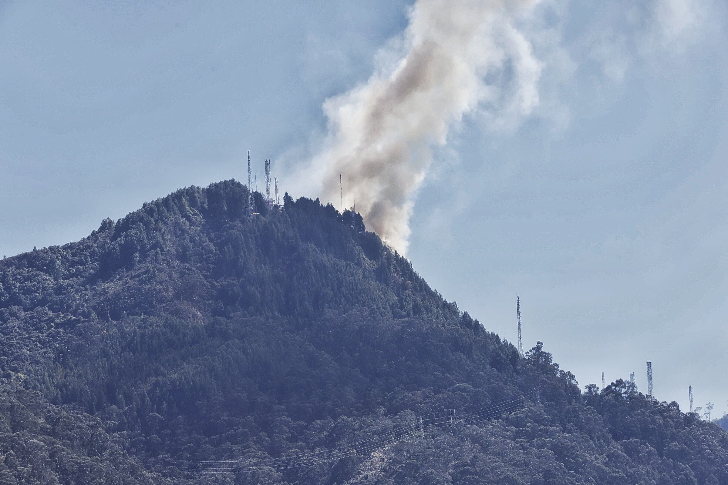 INCENDIO EN LOS CERROS ORIENTALES EN BOGOTA
