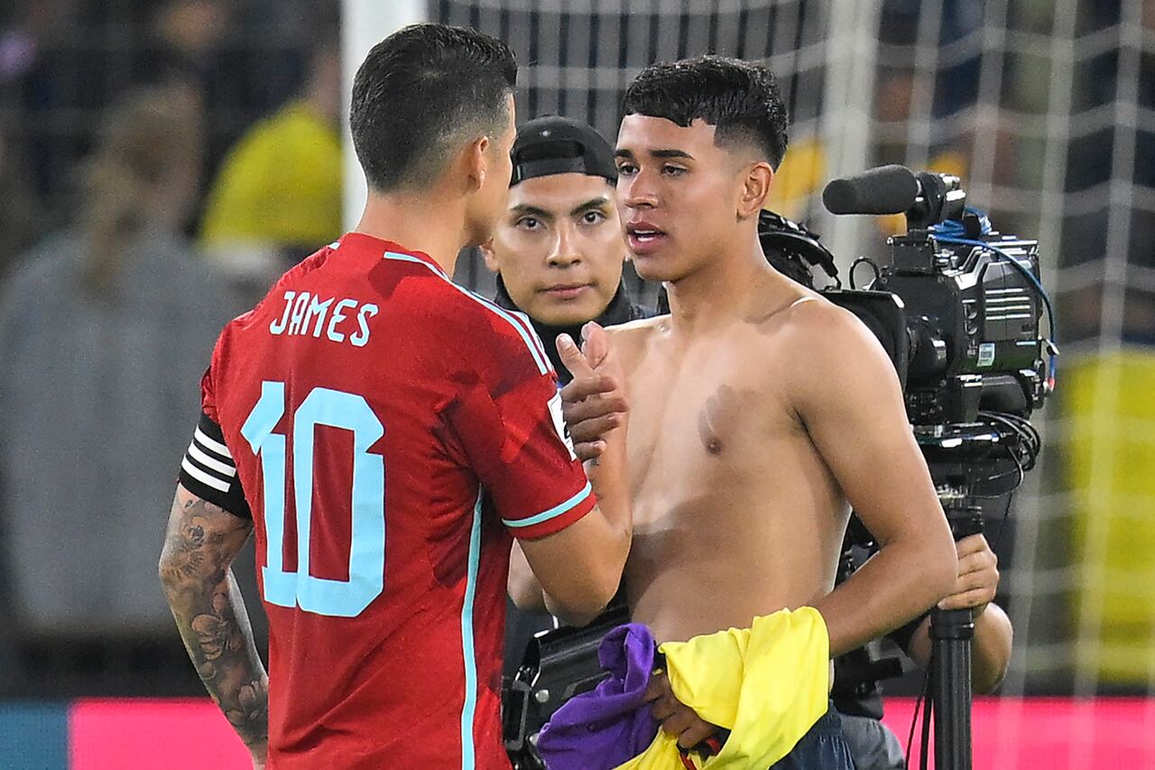 Colombia's midfielder James Rodriguez (L) and Ecuador's midfielder Kendry Paez exchange jerseys at the end of the 2026 FIFA World Cup South American qualification football match between Ecuador and Colombia at the Rodrigo Paz Delgado Stadium in Quito, on October 17, 2023. (Photo by Rodrigo BUENDIA / AFP)