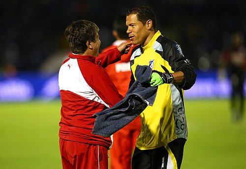 Óscar Córdoba en Millonarios y 'Bolillo' Gómez en un clásico capitalino en Bogotá.