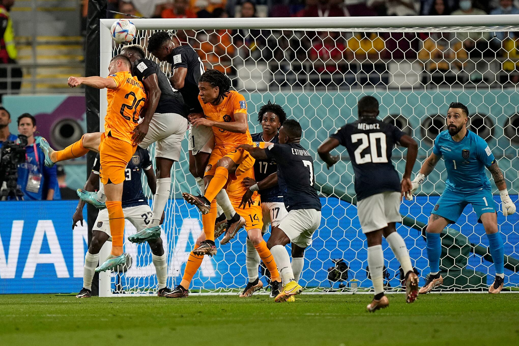 En imágenes: las jugadas del viernes en Qatar 2022