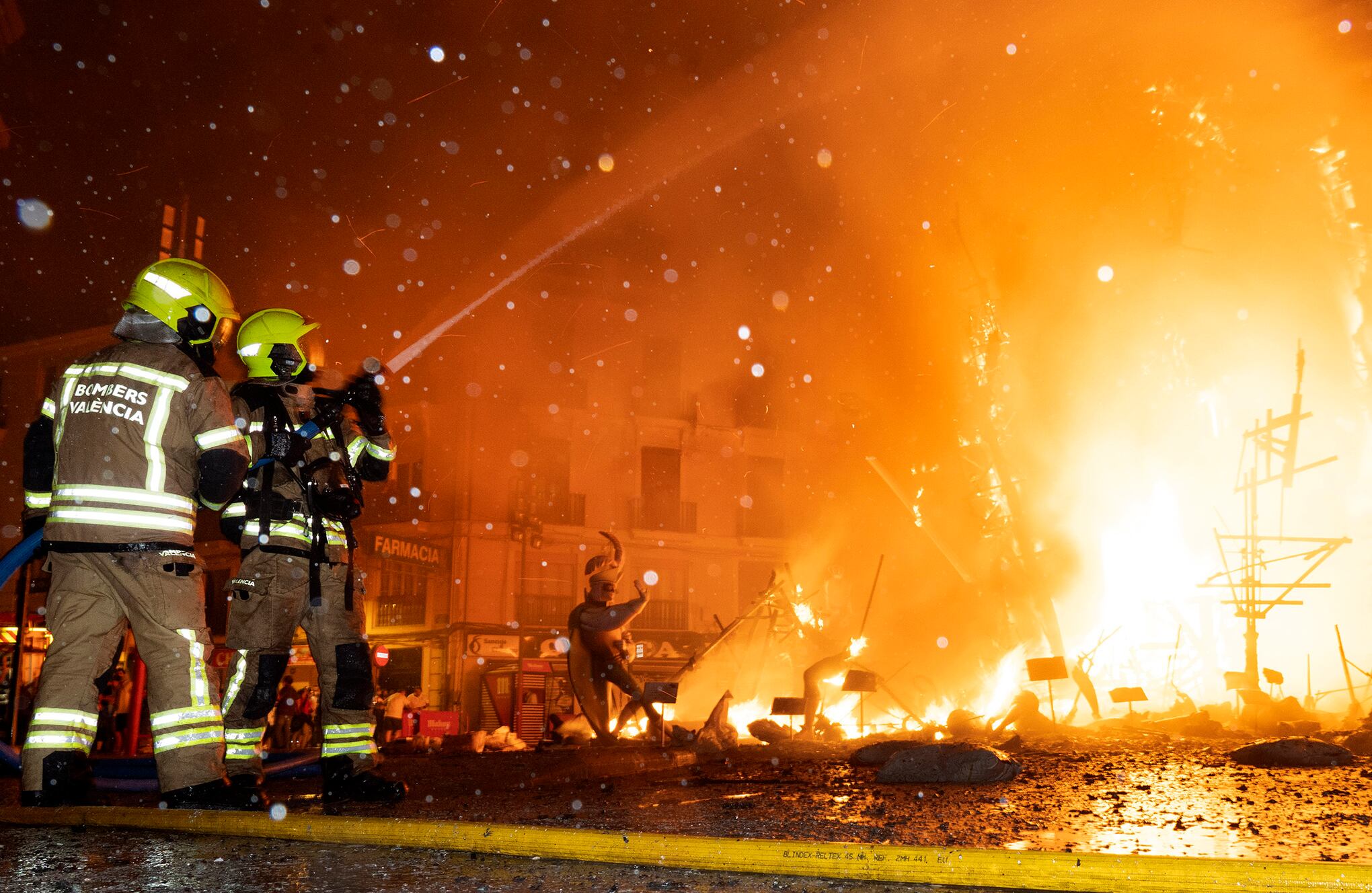 En Imágenes La quema de las Fallas del festival Valencia España.