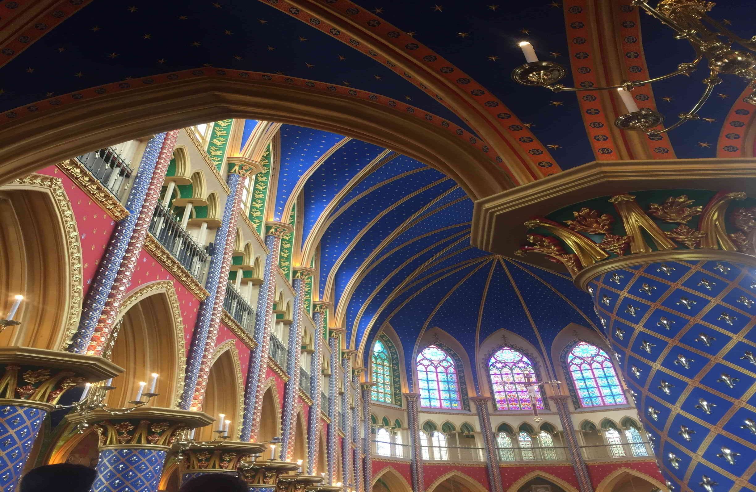 Nuestra Señora de Fátima (Tocancipá). A pocos minutos del centro de Tocancipá, en medio del campo, se observa una gran iglesia de tonos blancos, grises y crema.  Foto: Semana.