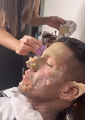 Yeferson Cossio también mostró cómo fue el proceso de maquillaje para recrear el "duende real" con que asustó a su mamá.