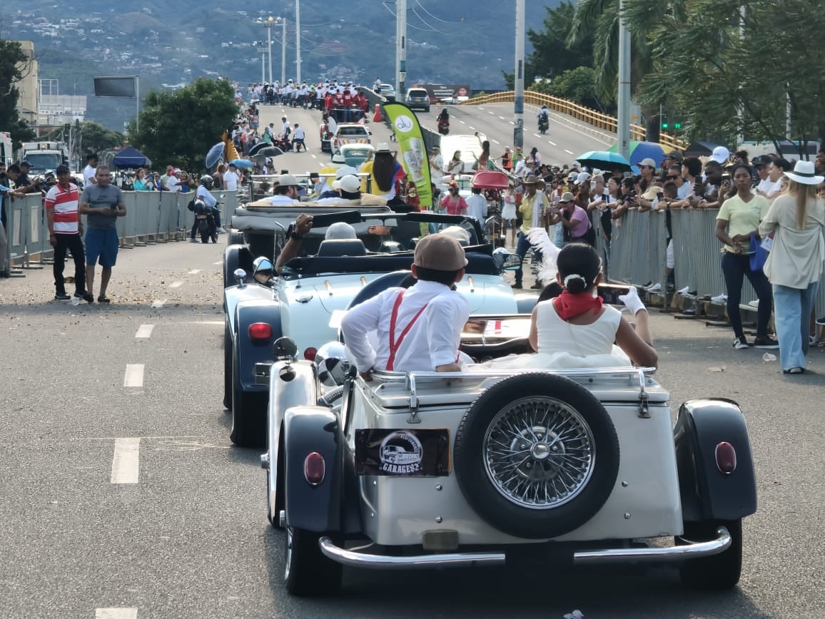 Desfile de Autos Clásicos y Antiguos 2025.