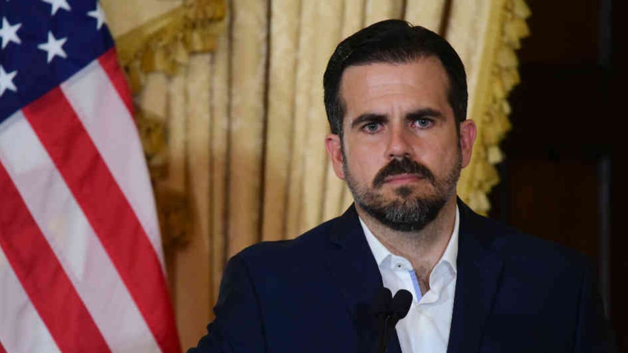 El gobernador de Puerto Rico, Ricardo Roselló se aferra al poder, pese al deseo popular. Foto:AP