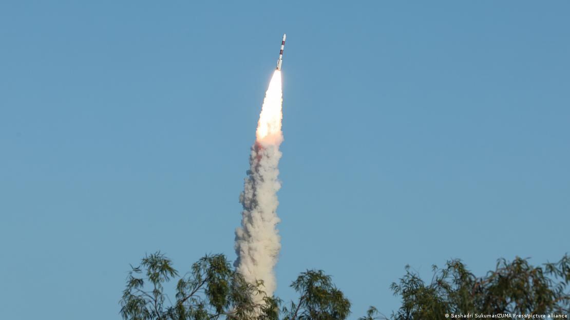 Tras la reconexión, el equipo se prepara para reactivar instrumentos y verificar el funcionamiento del sistema.