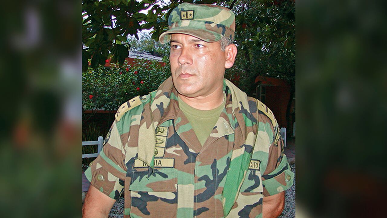 El coronel Mejía deberá responder por los delitos de homicidio y desapariciones. Justamente la JEP ha ordenado medidas cautelares y registros en cementerios de la zona.