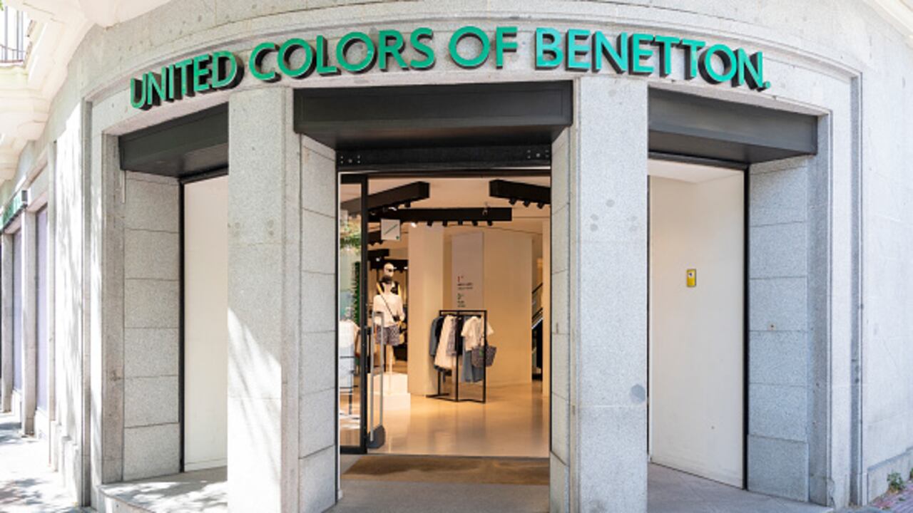El holding familiar Edizione tiene la intención de apoyar "el plan de reorganización y recuperación del Grupo Benetton invirtiendo 260 millones de euros en los próximos años" (Photo by Xavi Lopez/SOPA Images/LightRocket via Getty Images)
